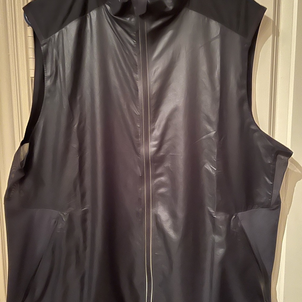 Lightweight Lululemon Men’s Vest, Size XL
